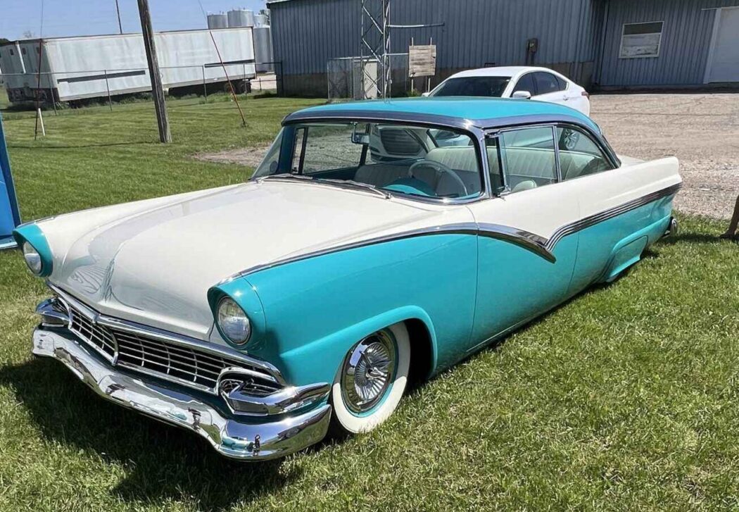 1956 Ford Victoria 